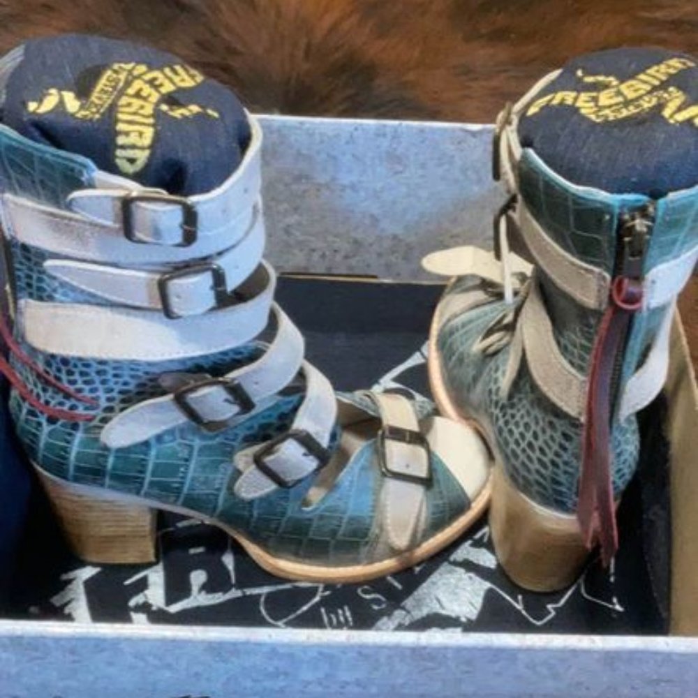 BNIB Freebird Turquoise Bond Size 9